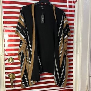 Poncho, color black, camel and white